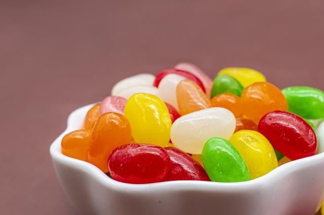 小孩能吃彩虹糖吗？不能，玛氏彩虹糖被指控可致DNA改变