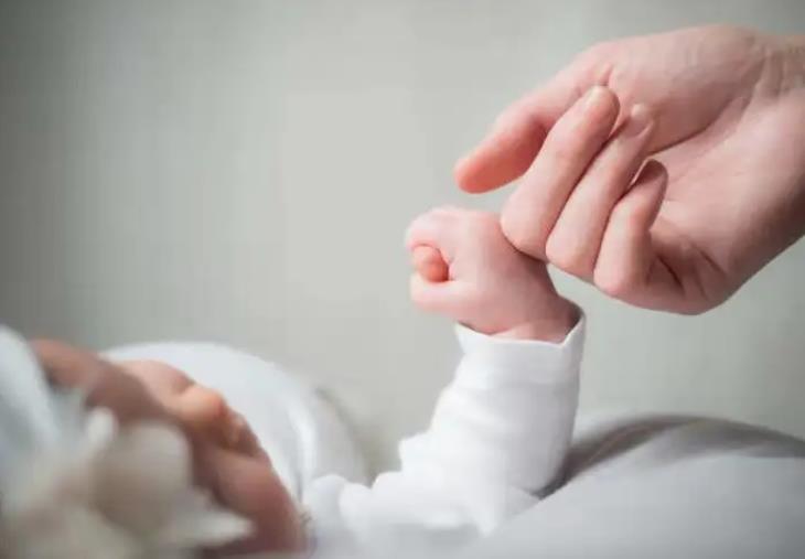母乳性黄疸往往有这三个特征，别让无知耽误宝宝一辈子！